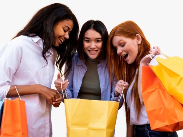 Jovens brasileiros são pragmáticos na hora de comprar e priorizam o “bolso” e a autenticidade da marca