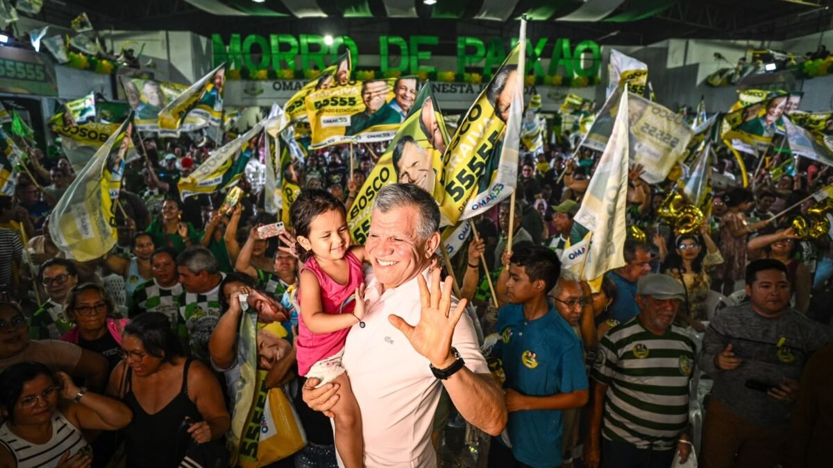 Candidatura de Bosco Saraiva reúne multidão na quadra da Reino Unido da Liberdade durante lançamento