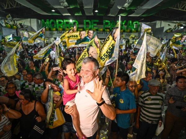 Candidatura de Bosco Saraiva reúne multidão na quadra da Reino Unido da Liberdade durante lançamento