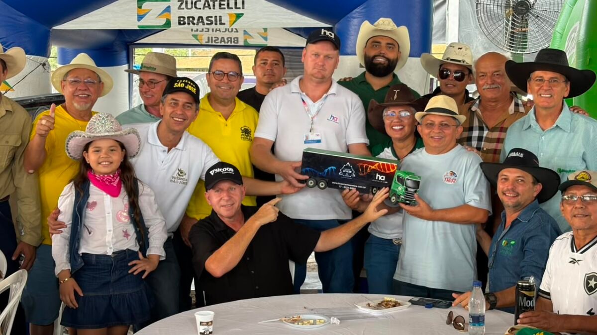 Sinésio Campos participa do II Leilão Amigos da Pecuária durante a Expoagro 2026, em Manaus