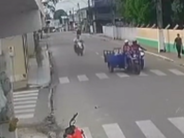 VÍDEO: motociclista morre ao colidir com ‘moto carretinha’ e atingir poste no AM