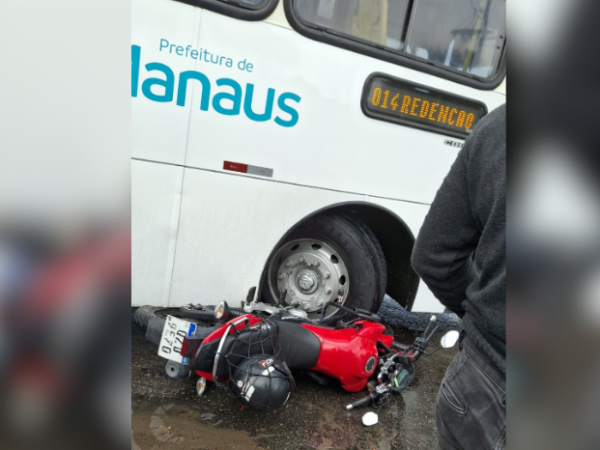 ônibus esmaga motocicleta durante conversão na Avenida Camapuã