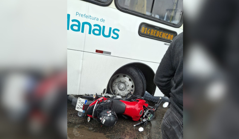 ônibus esmaga motocicleta durante conversão na Avenida Camapuã