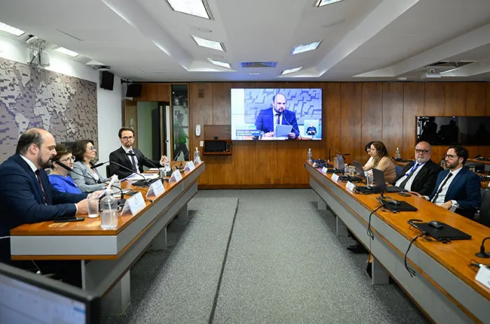 Especialistas divergem sobre novas regras para redes sociais no Brasil