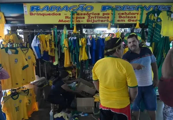 Comércio varejista recua 0,8% em julho após efeito da Copa do Mundo