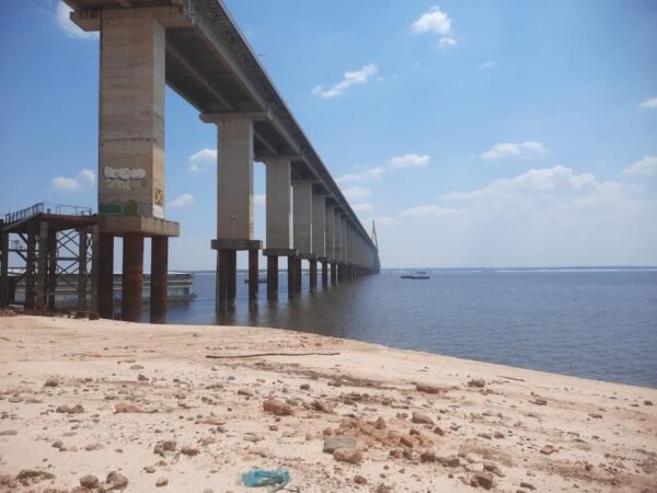 Rio Negro desce 36 centímetros em 48 horas e acelera seca em Manaus