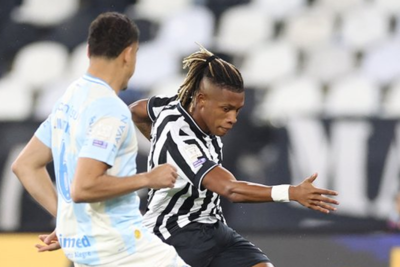 Botafogo bate o Grêmio por 3 a 2 em duelo atrasado do Brasileirão