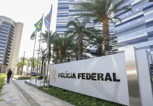 Polícia Federal garante posse e integridade do celular de Daniel Vorcaro