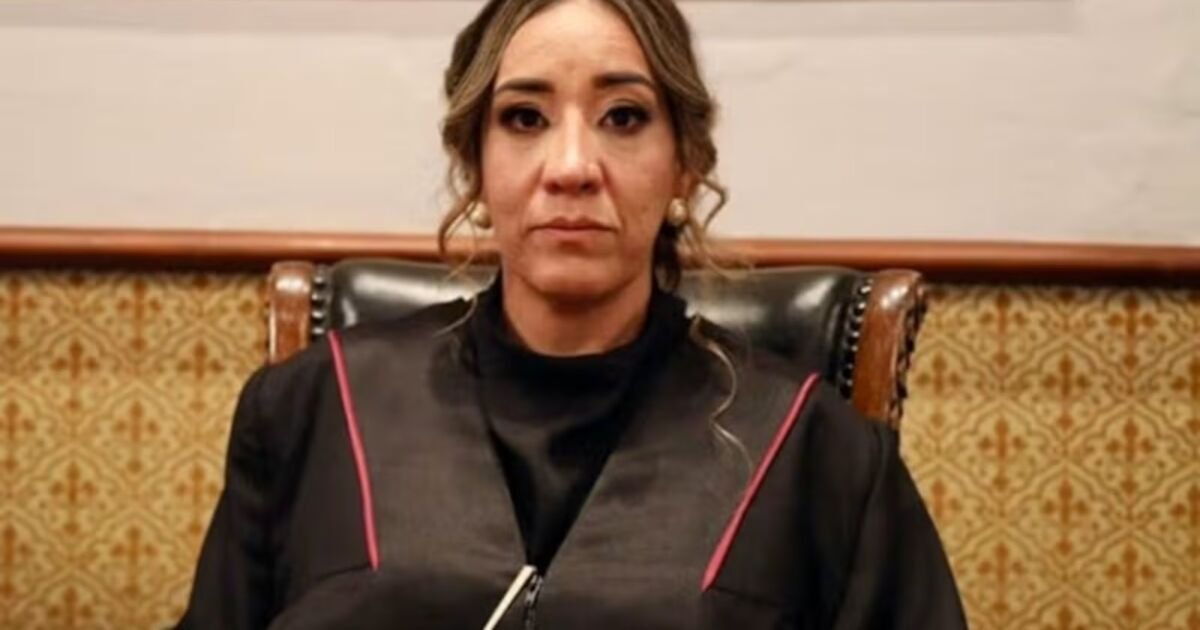Juíza morre após salvar filho de ataque com 300 picadas de abelhas