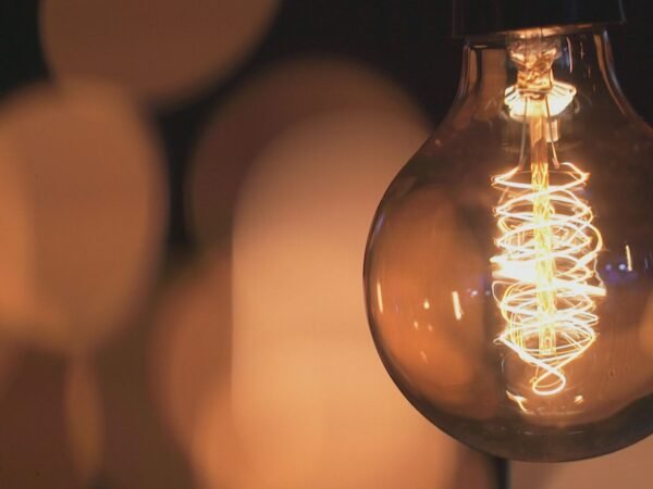 Conta de luz sem taxa extra em outubro no Amazonas