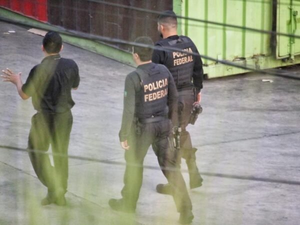Polícia Federal mobiliza agentes em supermercado de Manaus