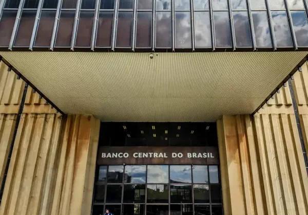 Copom inicia encontro com expectativa de corte na taxa Selic