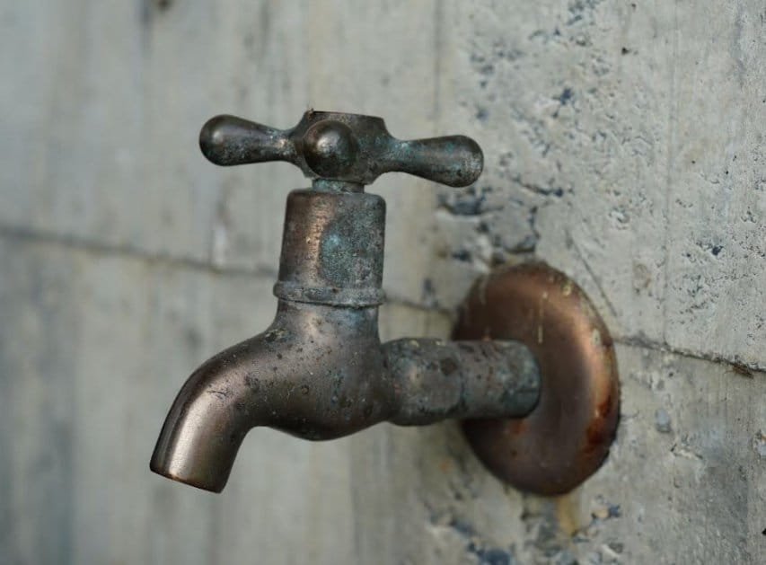 Prefeitura cobra Águas de Manaus após moradora ficar 15 dias sem água