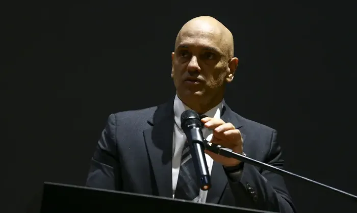 Moraes rejeita acusações e classifica investigação de Mendonça como ilegal