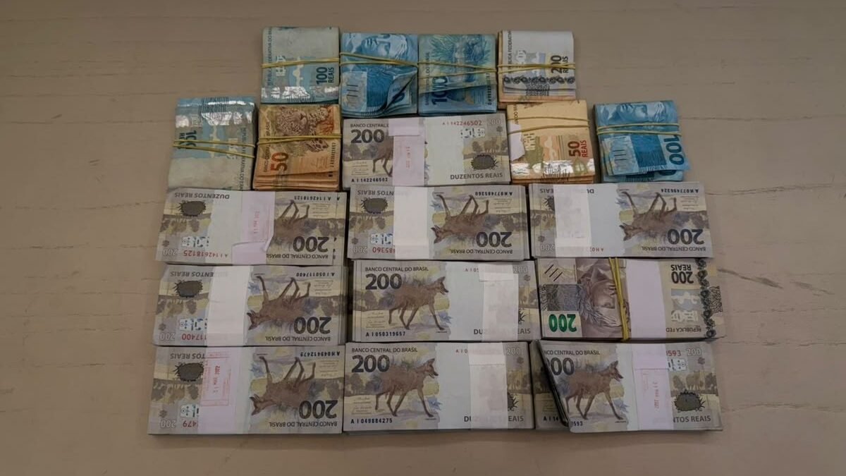 Operação da PF apreende quase R$ 1 milhão e mira políticos no Amazonas