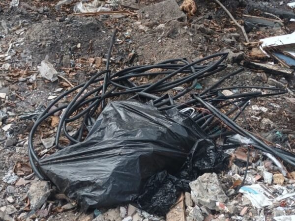 Estrangeiro é preso em Manaus por queimar fios para extrair cobre