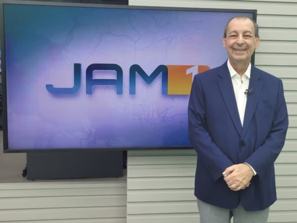 Omar Aziz defende fim da escala 6×1 em sabatina no Amazonas