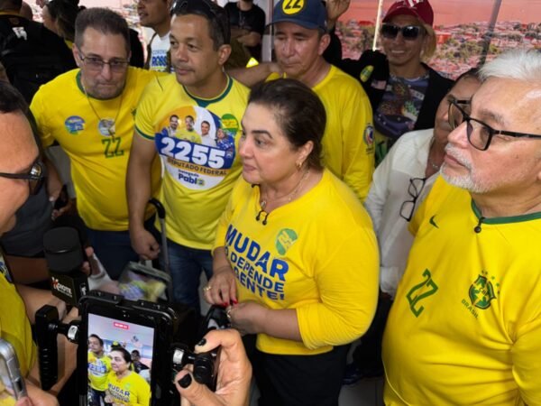Professora Maria do Carmo aposta em cultura e vagas em Parintins