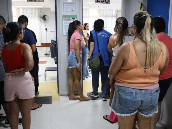 Moradores da Maré se mobilizam para informar sobre locais de votação
