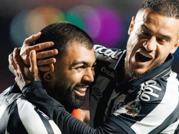 Gabigol decide e Santos bate o São Paulo no Morumbis
