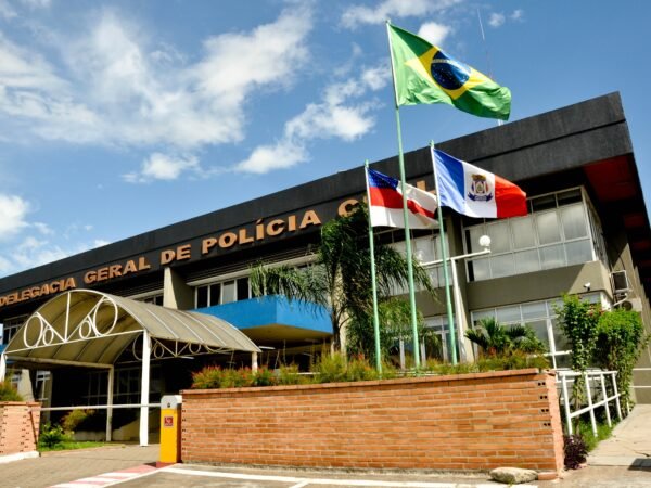 Polícia apreende 126 kg de drogas em transportadora na Zona Norte