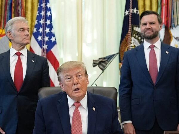 Trump cobra acordo de Zelenskyy e critica ajuda dos EUA à Ucrânia