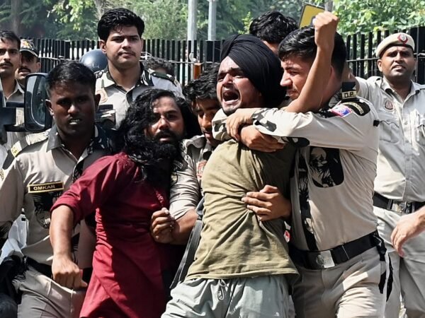 Milhares são detidos em Nova Delhi durante repressão a protesto na Índia