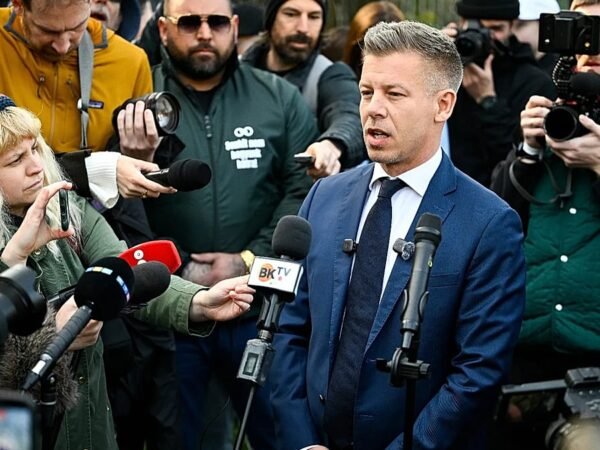 Premier húngaro culpa imigração por protestos violentos na França