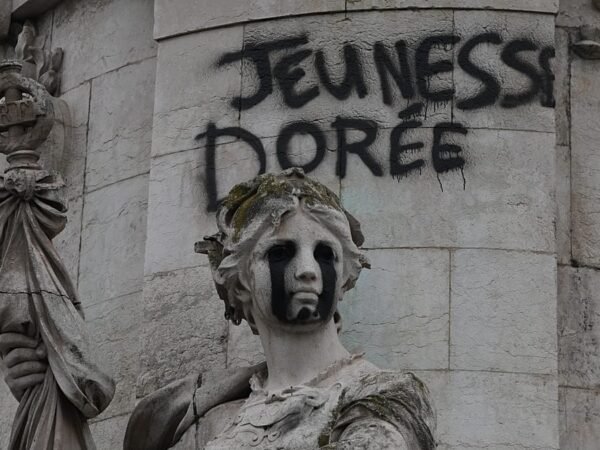 Europa diverge sobre culpa estrangeira em protestos e motins