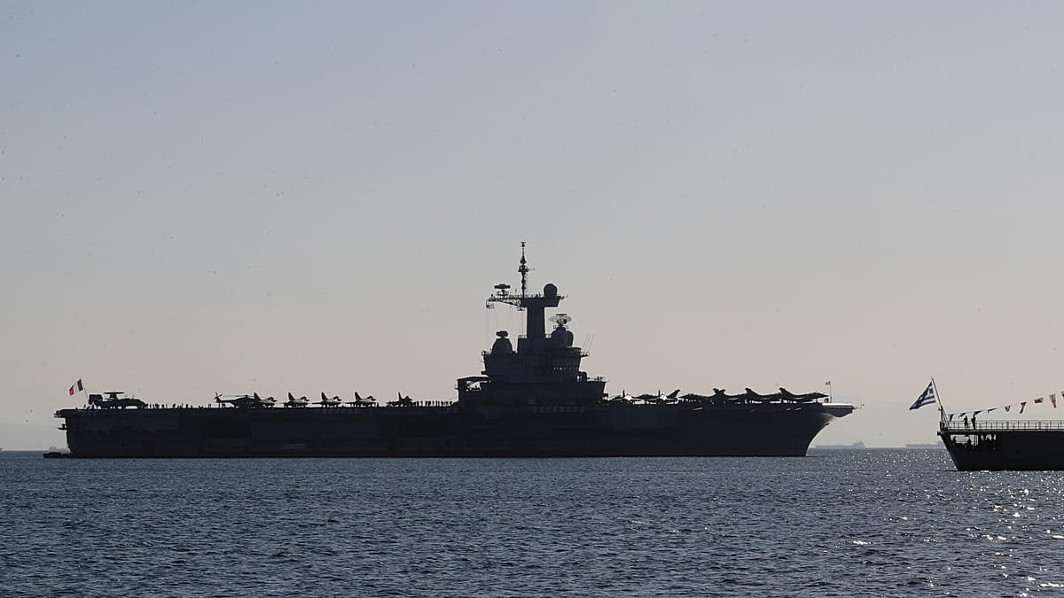 Marinha francesa intercepta navio petroleiro suspeito de comércio ilegal