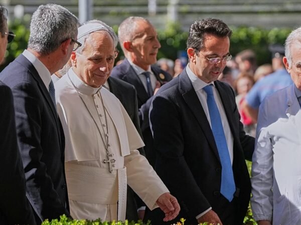 Papa Leão XIV pede trégua a Putin para cidade ucraniana