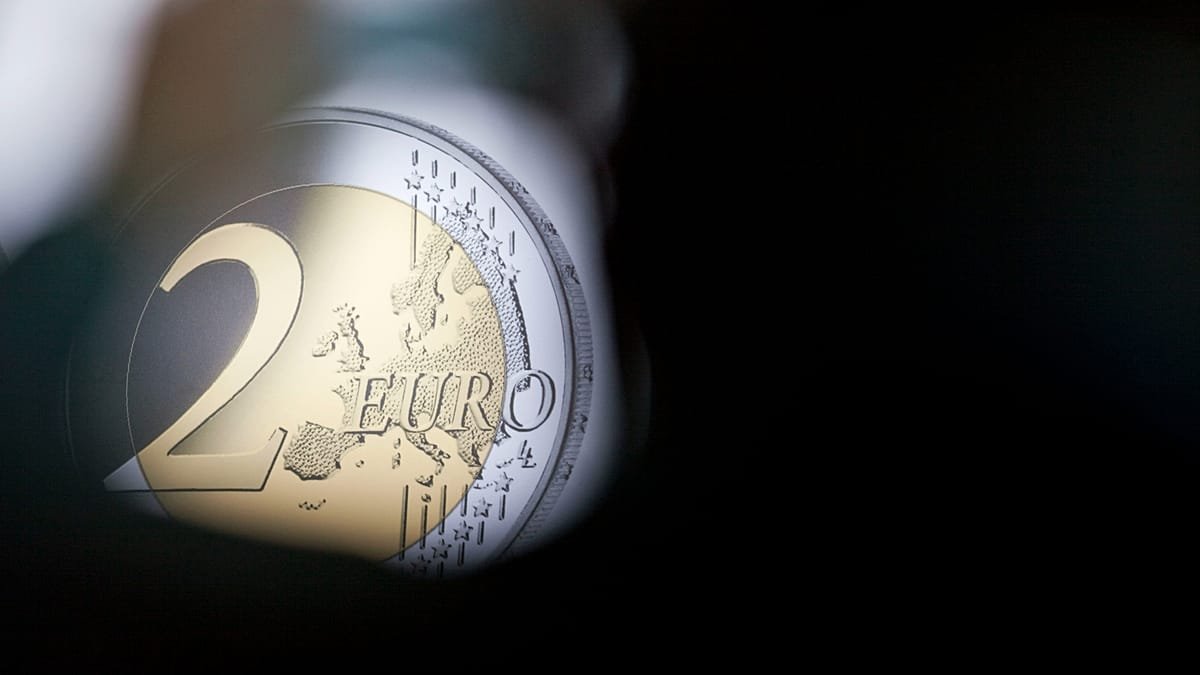 Moedas de 2 euros podem valer uma fortuna devido a falhas e raridades