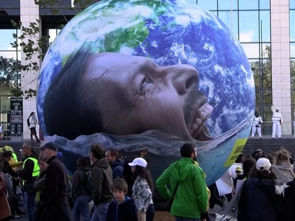 Milhares protestam em Bruxelas por ações climáticas urgentes