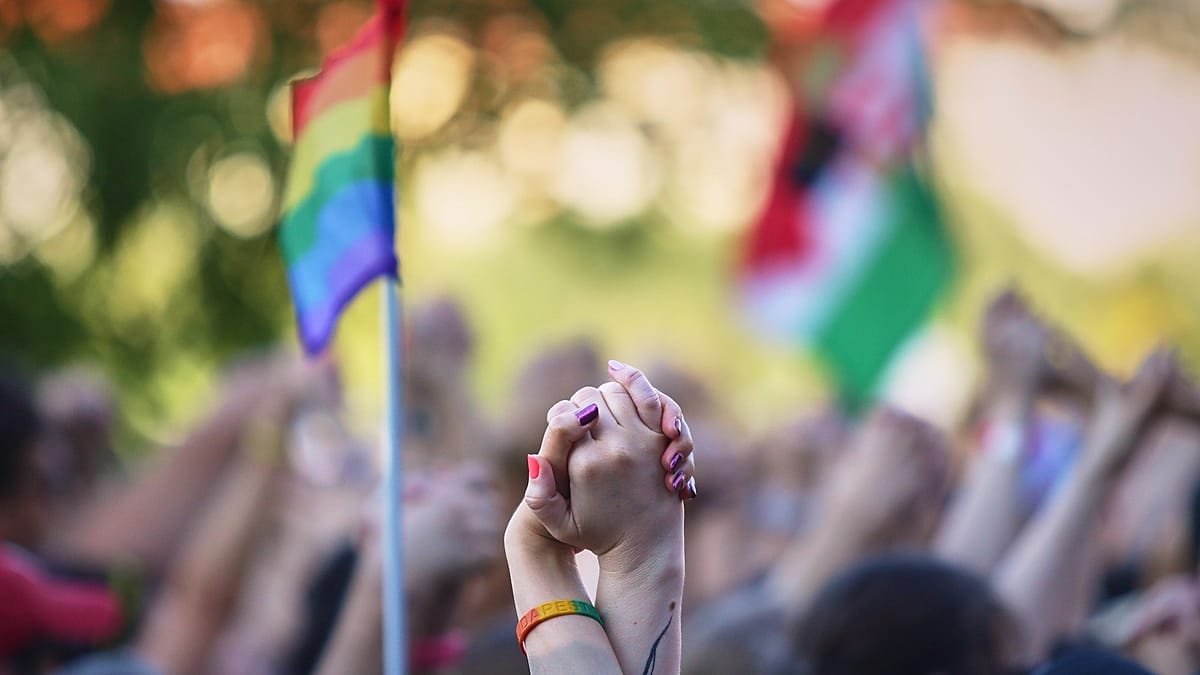Hungria revoga trechos anti-LGBTQ+ de lei da era Orbán