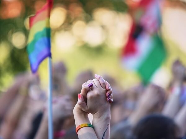 Hungria revoga trechos anti-LGBTQ+ de lei da era Viktor Orbán