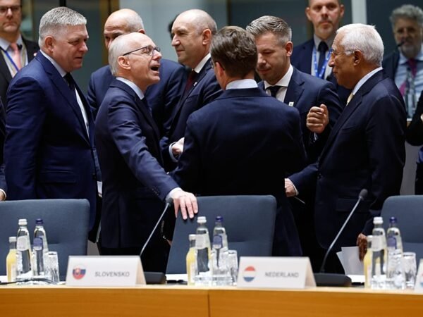 Cúpula da União Europeia debate orçamento e apoio à Ucrânia