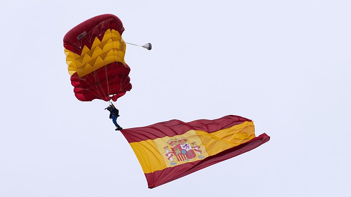 Espanha realiza desfile do Dia Nacional com eleições no horizonte