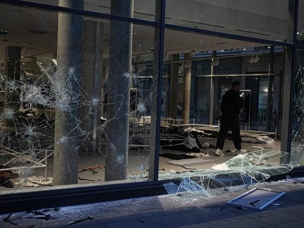 Lyon registra destruição após atos violentos
