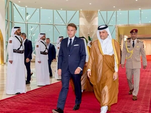 Macron inicia visita de Estado ao Catar para debater energia e defesa