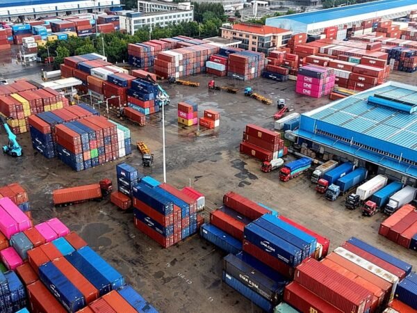 Economia da China cresce 4,5% no trimestre impulsionada por exportações
