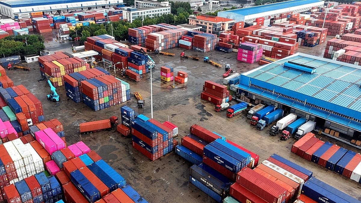 Economia da China cresce 4,5% no trimestre impulsionada por exportações