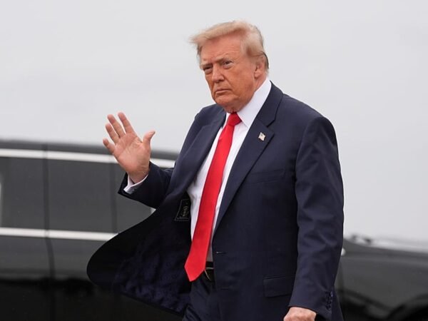 Trump defende troca de comando na Ucrânia após críticas de Zelenskyy