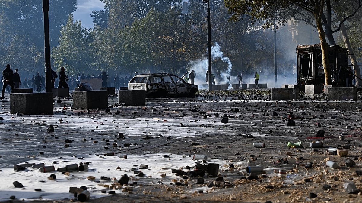 Violência extrema marca protestos sobre custo de vida na França