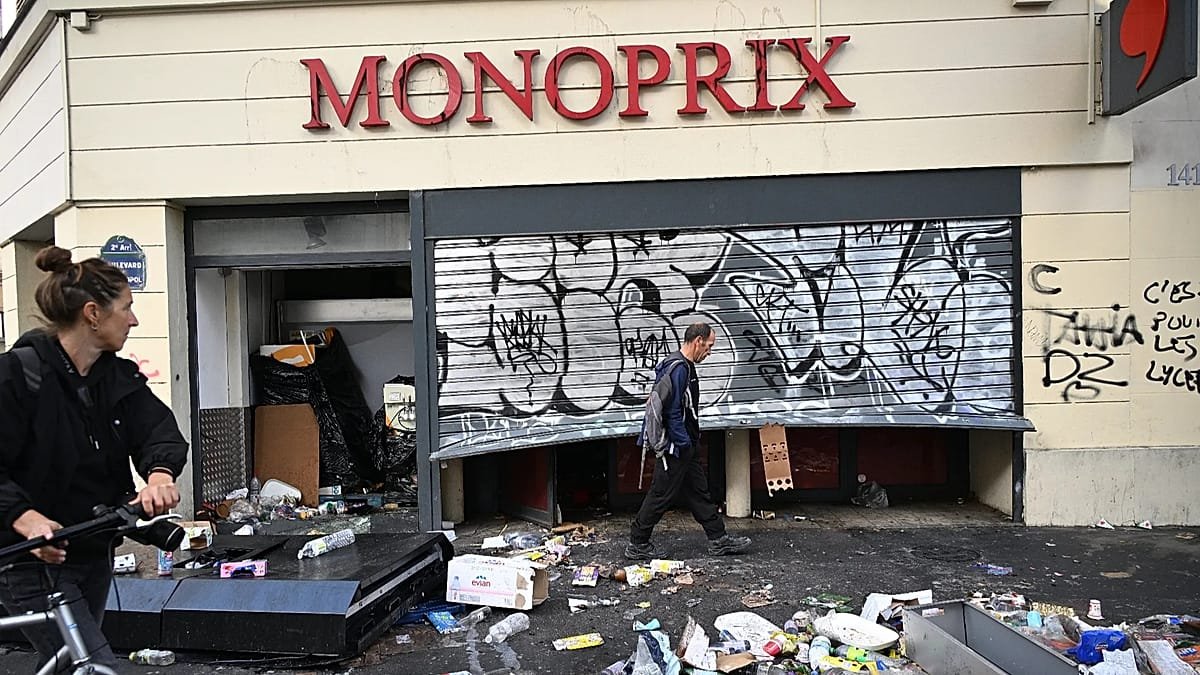 Comércios sofrem saques após protestos na França