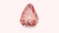 Diamante rosa raro é exibido na França um século após roubo