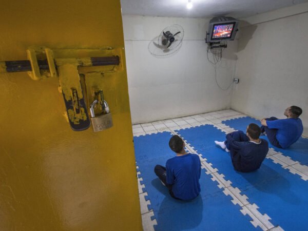 Maioridade penal tem apoio de 89% dos eleitores de Flávio e 70% de Lula