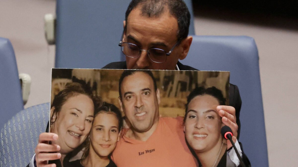 Livro revela os 491 dias de cativeiro de israelense em Gaza