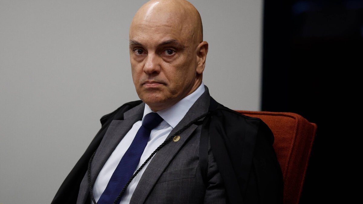 Moraes determina pena de Eduardo Bolsonaro