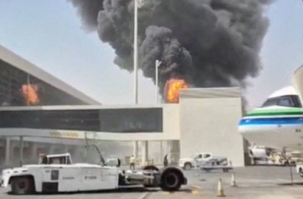 Aeroporto saudita segue fechado após ataque mortal e novas ameaças