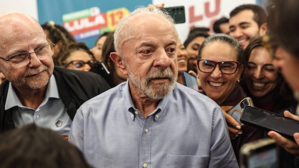 Pesquisa aponta vantagem de Flávio Bolsonaro sobre Lula no segundo turno